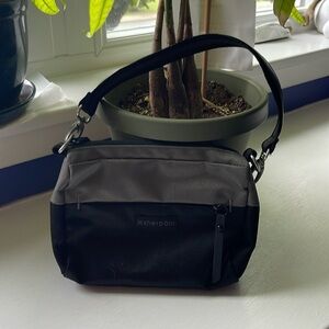 Sherpani Convertible Crossbody Bag - Black / Green